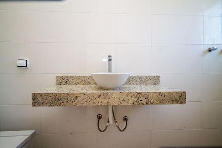 Casa de condomínio para alugar com 262m², 4 quartos e 3 vagas Casa de condomínio para alugar com 262m², 4 quartos e 3 vagasBanheiro Suíte Externa