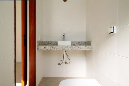 Casa de condomínio para alugar com 262m², 4 quartos e 3 vagas Casa de condomínio para alugar com 262m², 4 quartos e 3 vagasBanheiro Suite 1