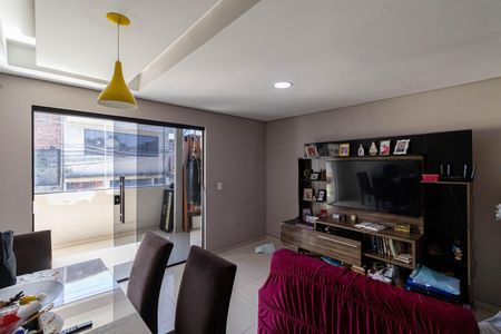 Casa 1 - Sala e Cozinha  de casa à venda com 5 quartos, 125m² em Jardim Keralux, São Paulo