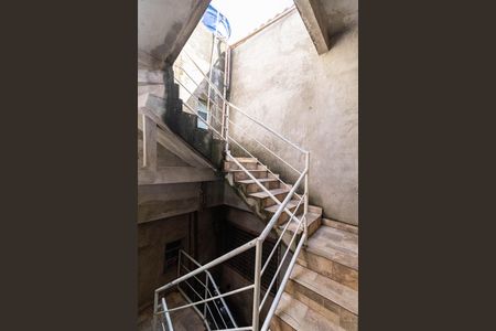 Casa à venda com 125m², 5 quartos e 1 vaga Casa à venda com 125m², 5 quartos e 1 vagaEscada