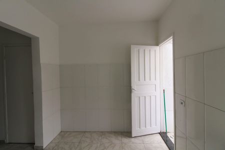 Cozinha de casa para alugar com 1 quarto, 30m² em Vila Margarida, São Paulo