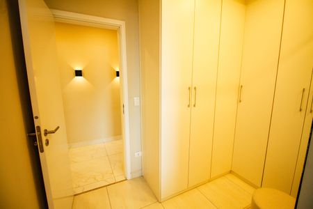 Apartamento para alugar com 131m², 3 quartos e 2 vagas Apartamento para alugar com 131m², 3 quartos e 2 vagasCloset da suíte 1