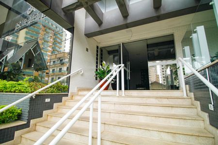 Apartamento para alugar com 131m², 3 quartos e 2 vagas Apartamento para alugar com 131m², 3 quartos e 2 vagasFachada