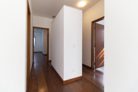 Casa à venda com 224m², 3 quartos e 6 vagasCorredor