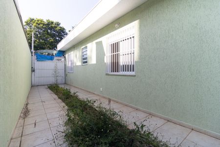 Casa à venda com 224m², 3 quartos e 6 vagasCorredor Lateral - Garagem 