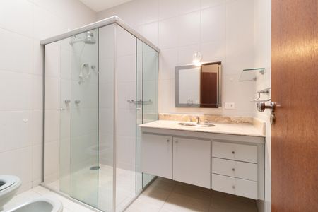 Casa à venda com 224m², 3 quartos e 6 vagasBanheiro da Suíte