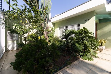 Casa à venda com 224m², 3 quartos e 6 vagasGaragem - Jardim 