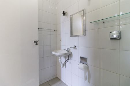 Casa à venda com 224m², 3 quartos e 6 vagasEdícula - Banheiro 
