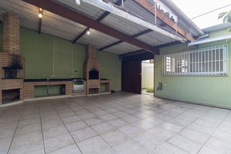 Casa à venda com 224m², 3 quartos e 6 vagasQuintal 