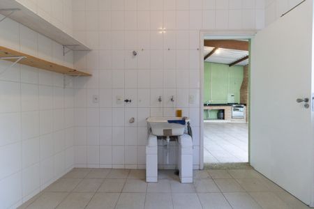 Casa à venda com 224m², 3 quartos e 6 vagasEdícula - Lavanderia 