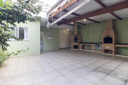 Casa à venda com 224m², 3 quartos e 6 vagasQuintal 