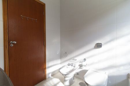Casa à venda com 224m², 3 quartos e 6 vagasBanheiro Social 