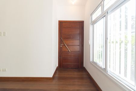 Casa à venda com 224m², 3 quartos e 6 vagasEntrada 