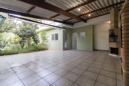 Casa à venda com 224m², 3 quartos e 6 vagasQuintal 