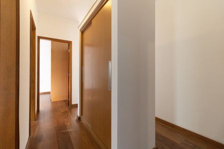 Casa à venda com 224m², 3 quartos e 6 vagasCorredor