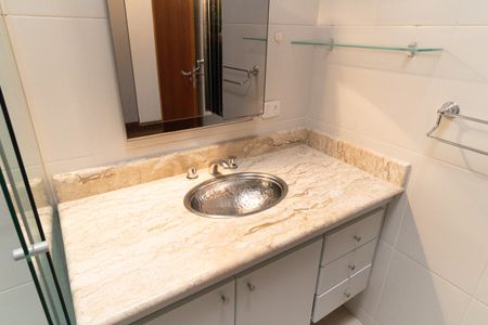 Casa à venda com 224m², 3 quartos e 6 vagasBanheiro da Suíte