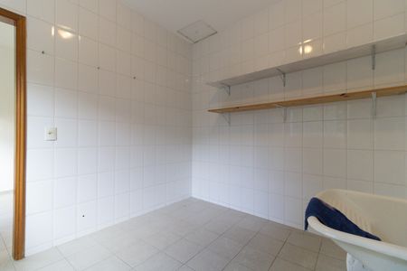 Casa à venda com 224m², 3 quartos e 6 vagasEdícula - Lavanderia 
