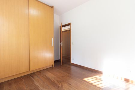 Casa à venda com 224m², 3 quartos e 6 vagasQuarto 2