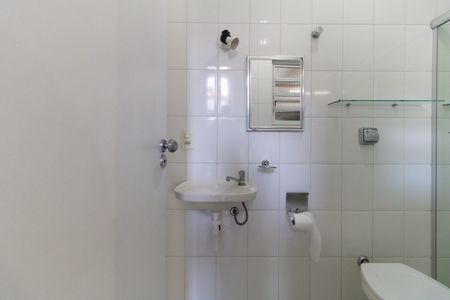 Casa à venda com 224m², 3 quartos e 6 vagasEdícula - Banheiro 