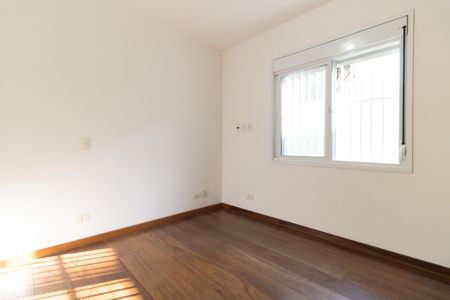 Casa à venda com 224m², 3 quartos e 6 vagasQuarto 2