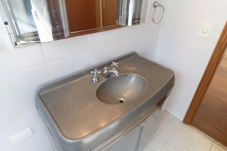 Casa à venda com 224m², 3 quartos e 6 vagasBanheiro Social 