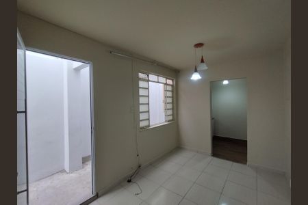 Casa para alugar com 40m², 1 quarto e sem vaga Casa para alugar com 40m², 1 quarto e sem vagaSala