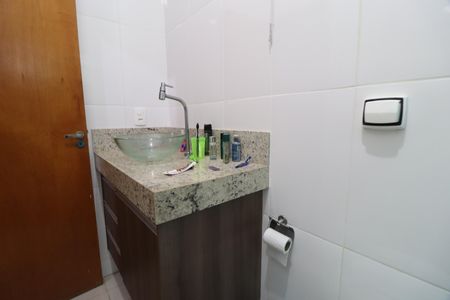 Casa para alugar com 110m², 2 quartos e 2 vagasBanheiro do Quarto 2