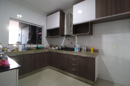 Casa para alugar com 110m², 2 quartos e 2 vagasCozinha