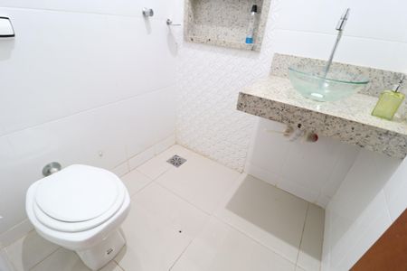 Casa para alugar com 110m², 2 quartos e 2 vagasBanheiro Social