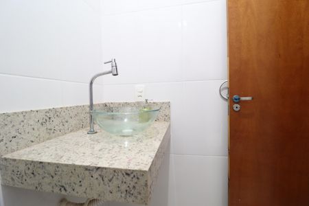 Casa para alugar com 110m², 2 quartos e 2 vagasBanheiro Social