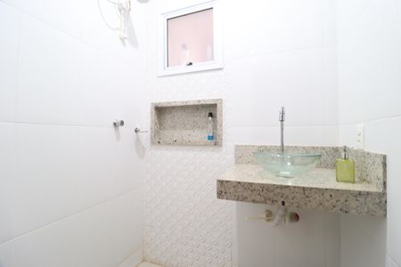 Casa para alugar com 110m², 2 quartos e 2 vagasBanheiro Social