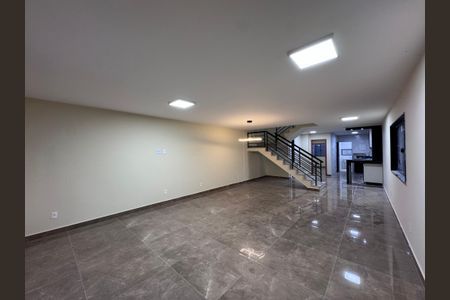 Casa de condomínio à venda com 410m², 4 quartos e 2 vagasSala