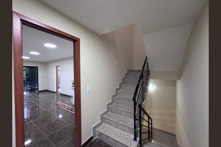 Casa de condomínio à venda com 410m², 4 quartos e 2 vagasSala