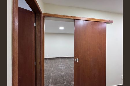 Casa de condomínio à venda com 410m², 4 quartos e 2 vagasSuíte 3 - Closet
