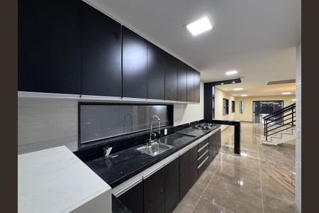 Casa de condomínio à venda com 410m², 4 quartos e 2 vagasCozinha