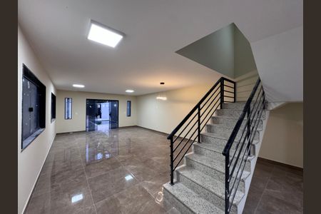 Casa de condomínio à venda com 410m², 4 quartos e 2 vagasSala