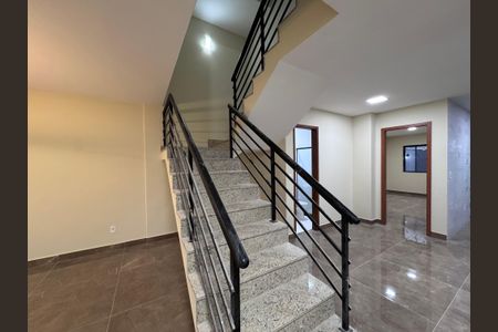 Casa de condomínio à venda com 410m², 4 quartos e 2 vagasSala