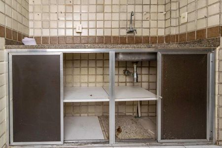 Apartamento à venda com 60m², 2 quartos e sem vaga Apartamento à venda com 60m², 2 quartos e sem vagaCozinha - Armários