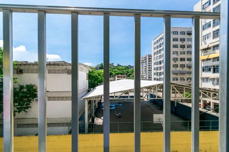 Apartamento à venda com 60m², 2 quartos e sem vaga Apartamento à venda com 60m², 2 quartos e sem vagaVista da Sala