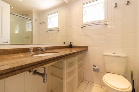 Apartamento à venda com 74m², 1 quarto e 1 vaga Apartamento à venda com 74m², 1 quarto e 1 vagaBanheiro da Suíte