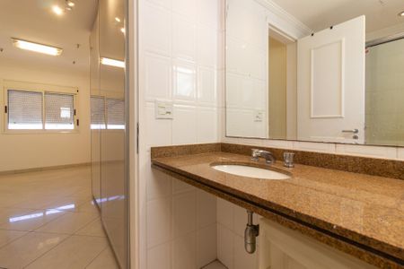 Apartamento à venda com 74m², 1 quarto e 1 vaga Apartamento à venda com 74m², 1 quarto e 1 vagaBanheiro da Suíte