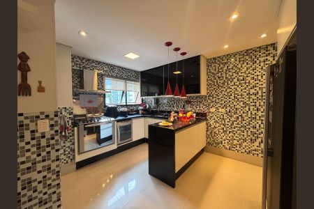 Apartamento à venda com 185m², 4 quartos e 3 vagasCozinha