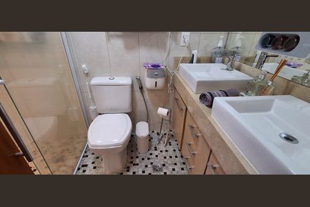 Apartamento à venda com 204m², 4 quartos e 3 vagas Apartamento à venda com 204m², 4 quartos e 3 vagasBanheiro Suíte 2