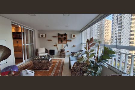 Apartamento à venda com 204m², 4 quartos e 3 vagas Apartamento à venda com 204m², 4 quartos e 3 vagasVaranda