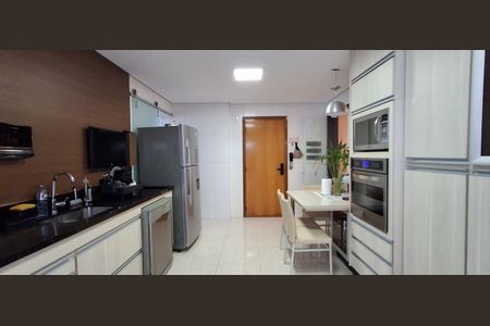 Apartamento à venda com 204m², 4 quartos e 3 vagas Apartamento à venda com 204m², 4 quartos e 3 vagasCozinha