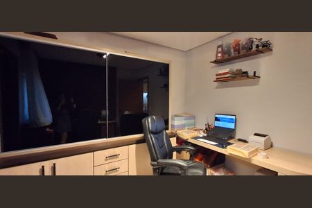 Apartamento à venda com 204m², 4 quartos e 3 vagas Apartamento à venda com 204m², 4 quartos e 3 vagasSuíte 2