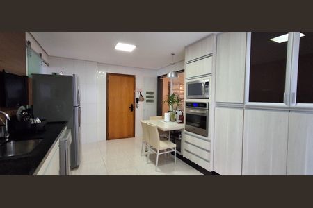 Apartamento à venda com 204m², 4 quartos e 3 vagas Apartamento à venda com 204m², 4 quartos e 3 vagasCozinha
