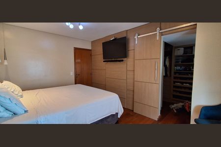 Apartamento à venda com 204m², 4 quartos e 3 vagas Apartamento à venda com 204m², 4 quartos e 3 vagasSuíte 2