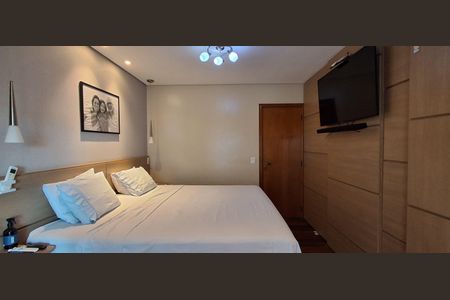 Apartamento à venda com 204m², 4 quartos e 3 vagas Apartamento à venda com 204m², 4 quartos e 3 vagasSuíte 2