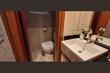 Apartamento à venda com 204m², 4 quartos e 3 vagas Apartamento à venda com 204m², 4 quartos e 3 vagasLavabo